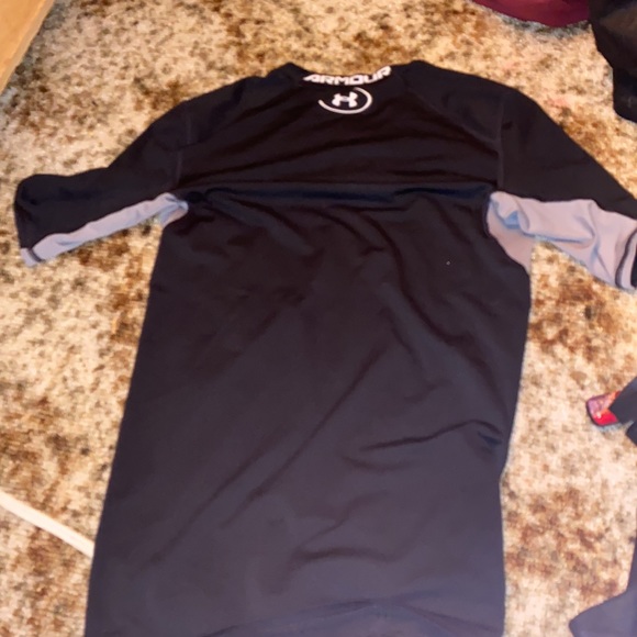 I am selling a under armour shirt mens in small - Picture 2 of 2